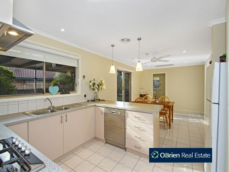 5 Joyce Street, Cranbourne West VIC 3977