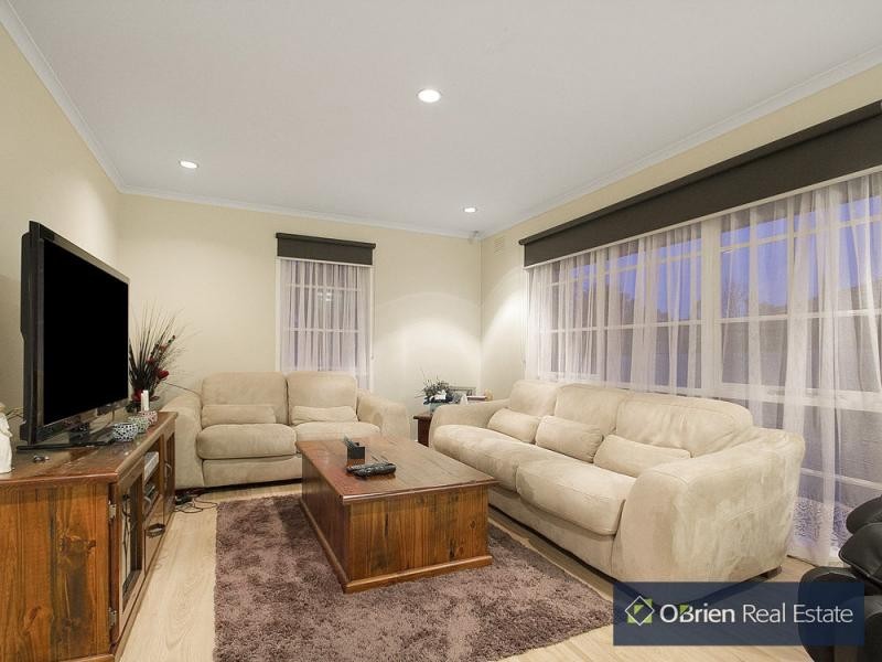 12 Farrar Close, Cranbourne VIC 3977