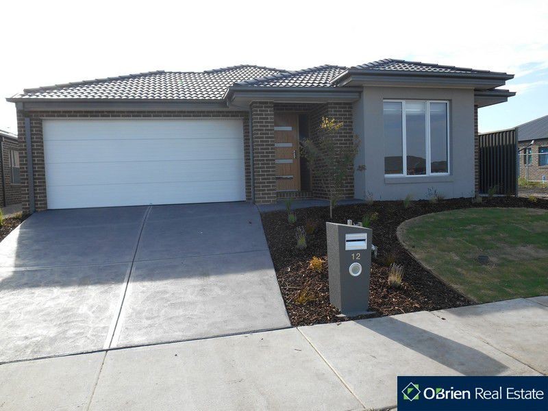 12 Cloverbank Drive, Cranbourne East VIC 3977