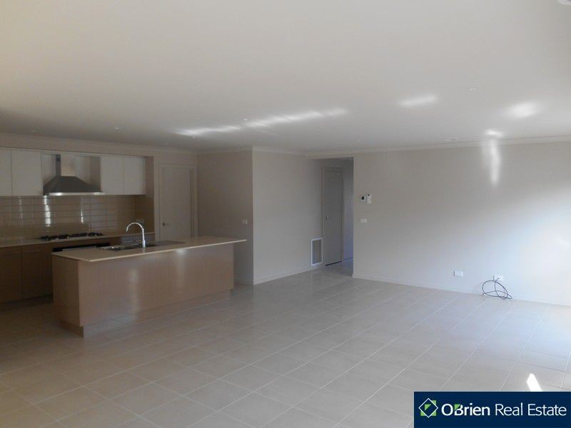 12 Cloverbank Drive, Cranbourne East VIC 3977