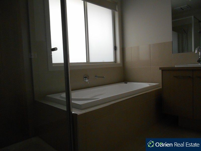 12 Cloverbank Drive, Cranbourne East VIC 3977