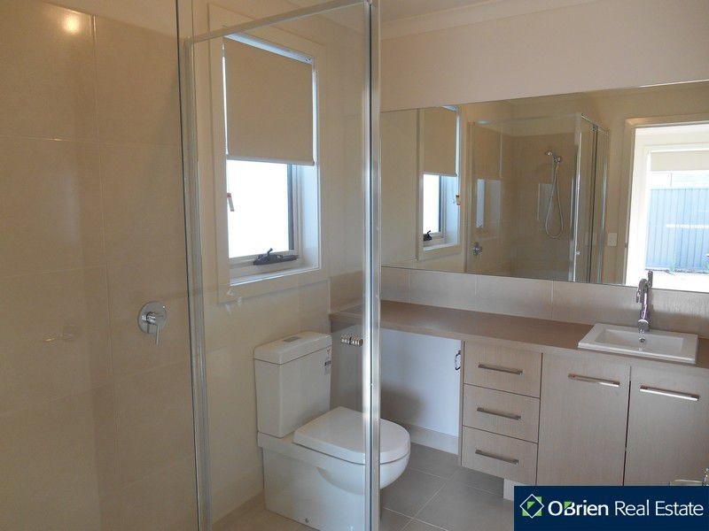 12 Cloverbank Drive, Cranbourne East VIC 3977