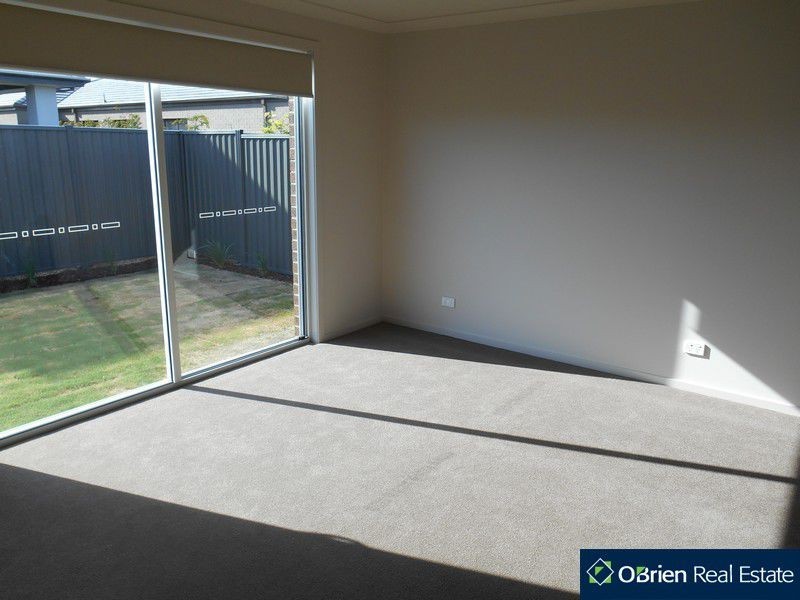 12 Cloverbank Drive, Cranbourne East VIC 3977