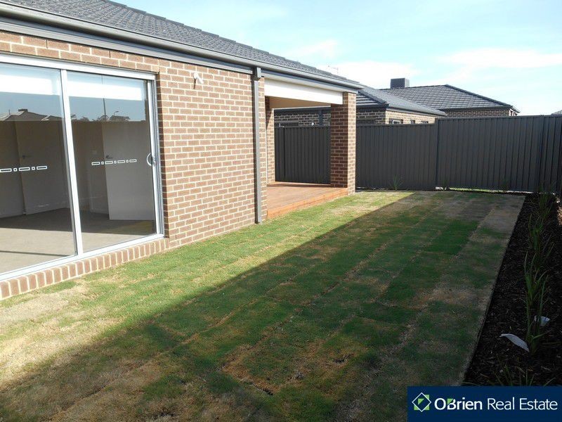 12 Cloverbank Drive, Cranbourne East VIC 3977