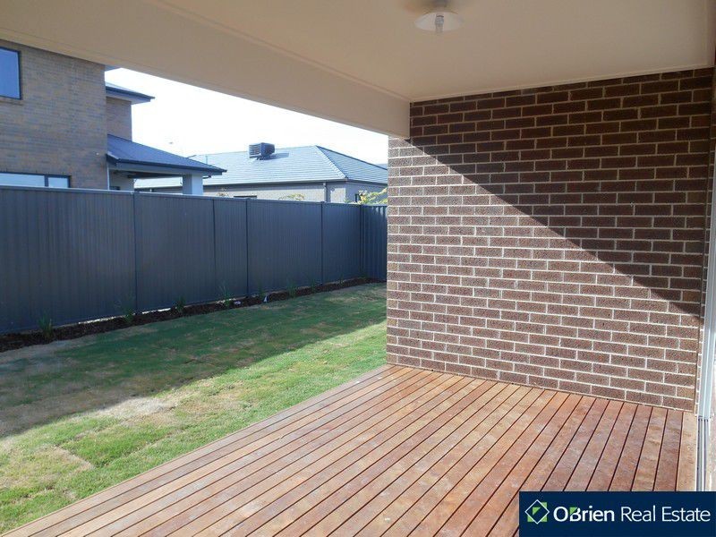 12 Cloverbank Drive, Cranbourne East VIC 3977