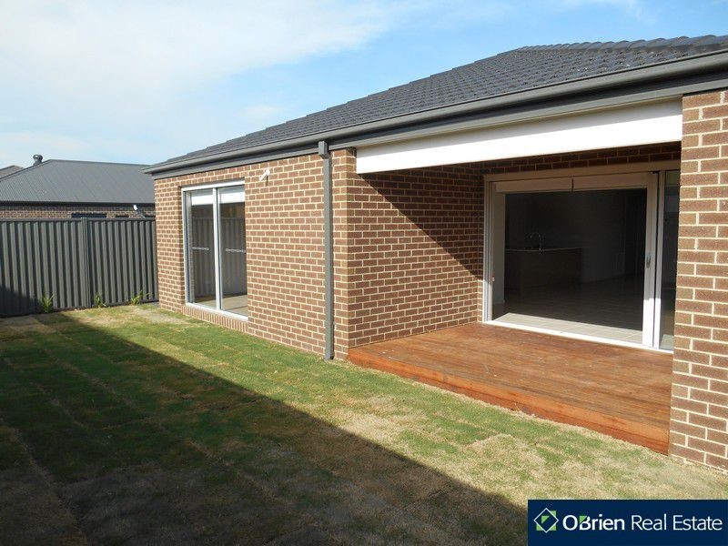 12 Cloverbank Drive, Cranbourne East VIC 3977