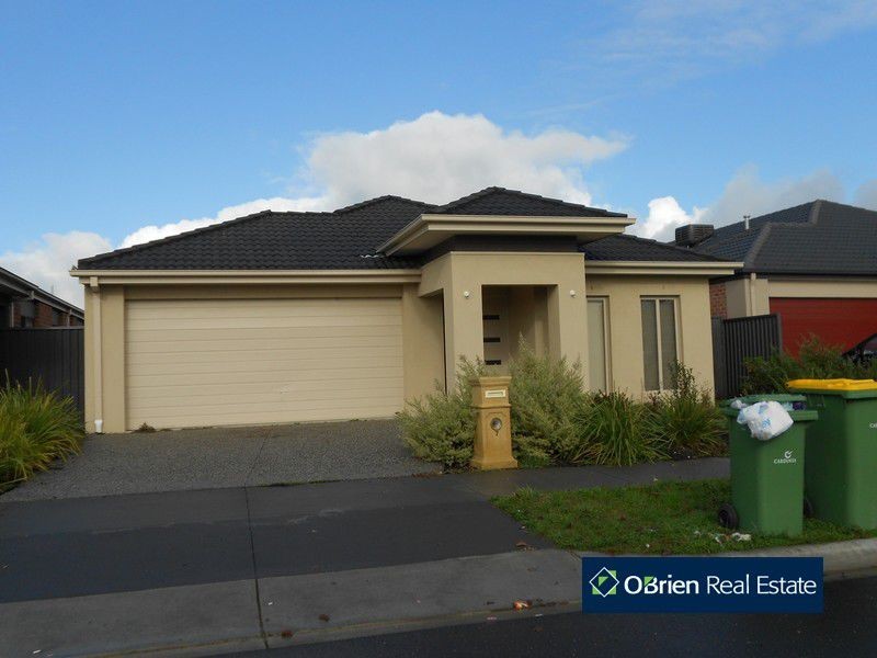 7 Fairchild Place, Pakenham VIC 3810