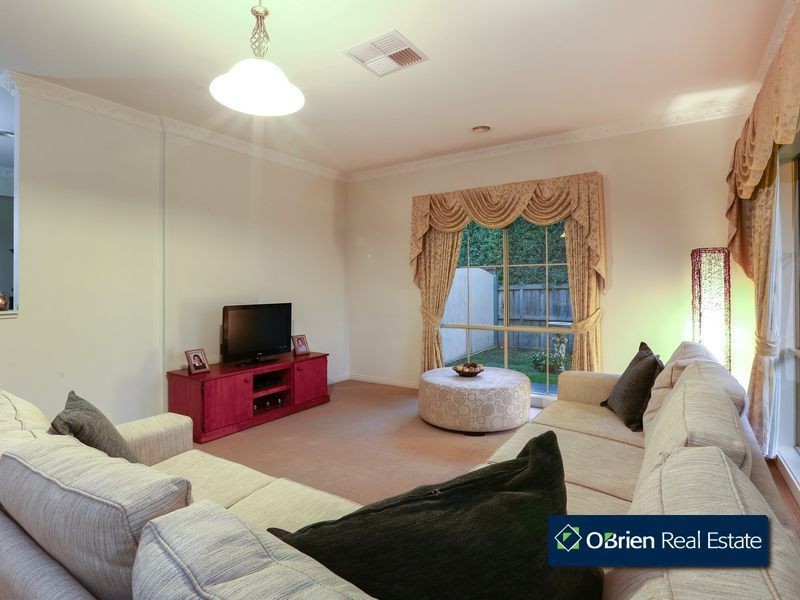 13 Grayden Drive, Berwick VIC 3806