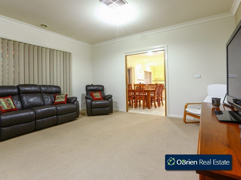 13 Grayden Drive, Berwick VIC 3806