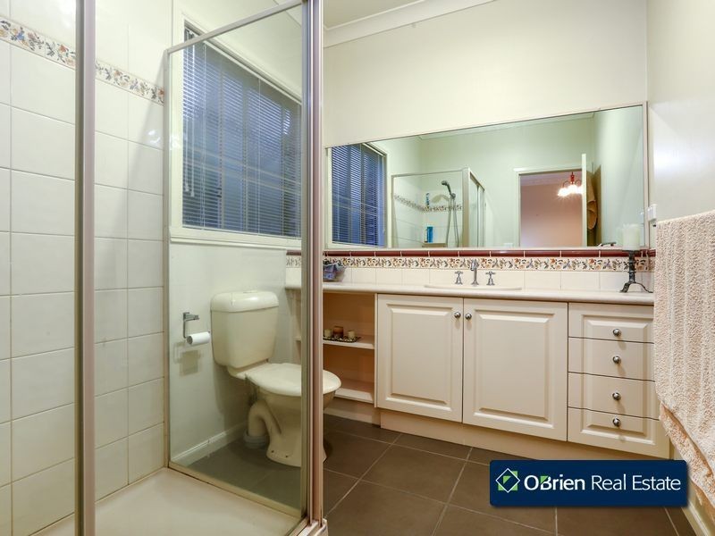 13 Grayden Drive, Berwick VIC 3806