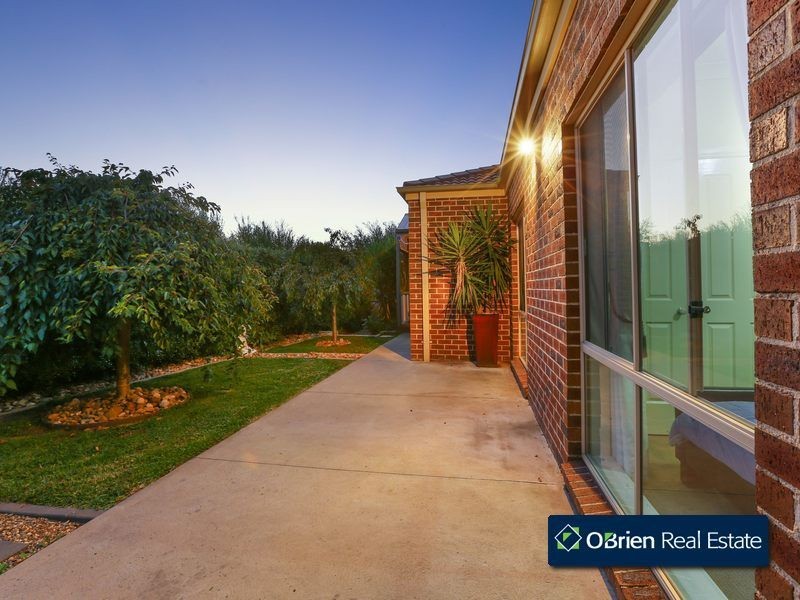 13 Grayden Drive, Berwick VIC 3806