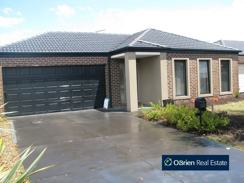 20 Scarlet Crescent, Pakenham VIC 3810