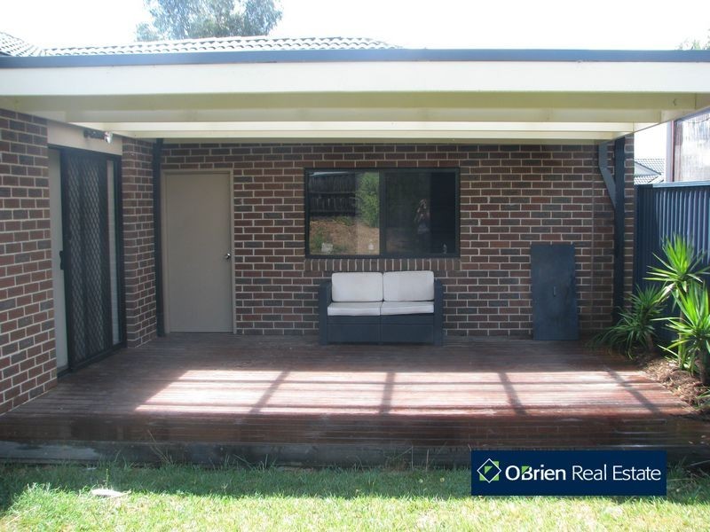 20 Scarlet Crescent, Pakenham VIC 3810