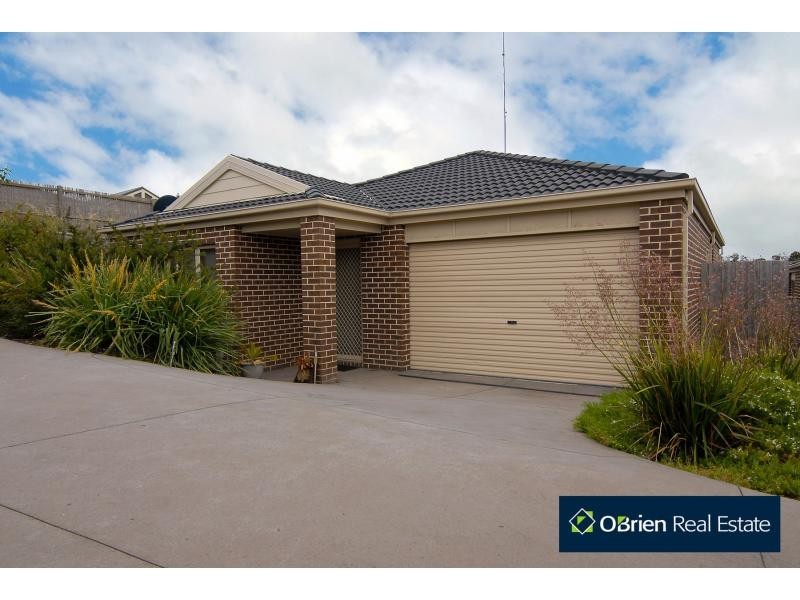 2/51 Leigh Drive, Pakenham VIC 3810