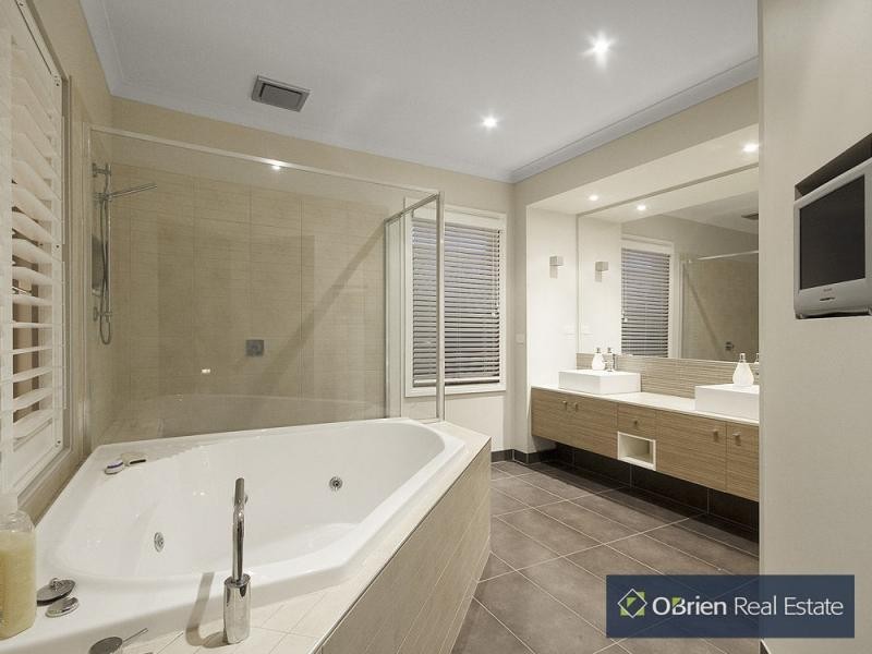 3 Phoenix Avenue, Cranbourne VIC 3977