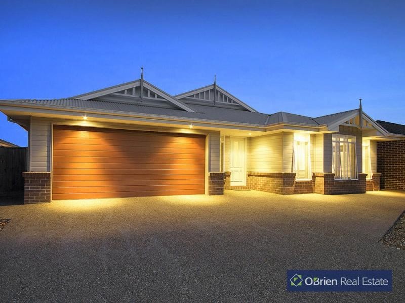 22 McCallum Drive, Cranbourne East VIC 3977