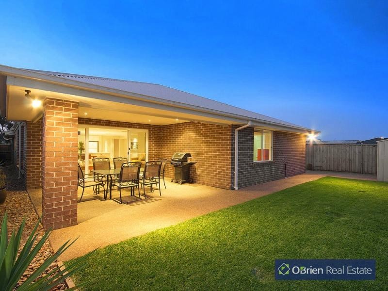 22 McCallum Drive, Cranbourne East VIC 3977