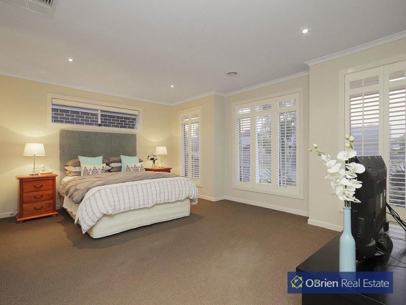 22 McCallum Drive, Cranbourne East VIC 3977
