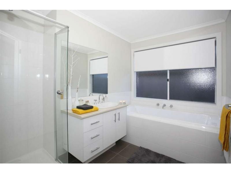 22 McCallum Drive, Cranbourne East VIC 3977