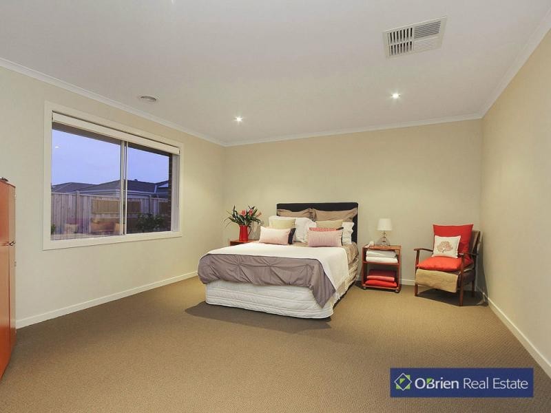 22 McCallum Drive, Cranbourne East VIC 3977