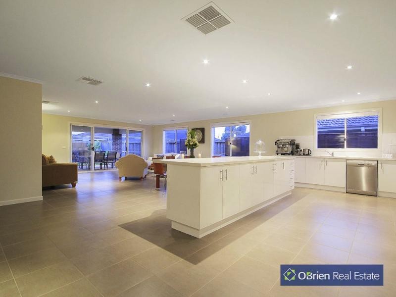 22 McCallum Drive, Cranbourne East VIC 3977