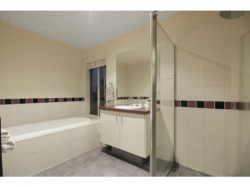 2 Riley Court, Pakenham VIC 3810