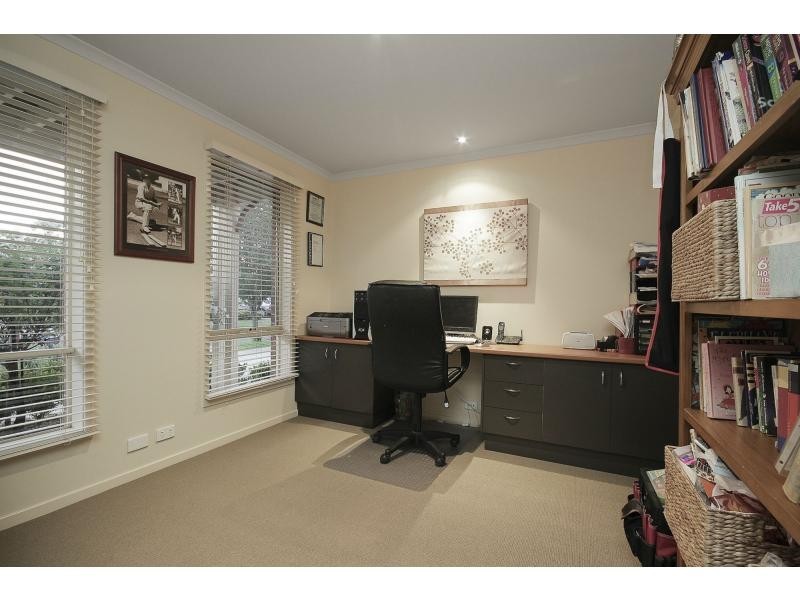 2 Riley Court, Pakenham VIC 3810