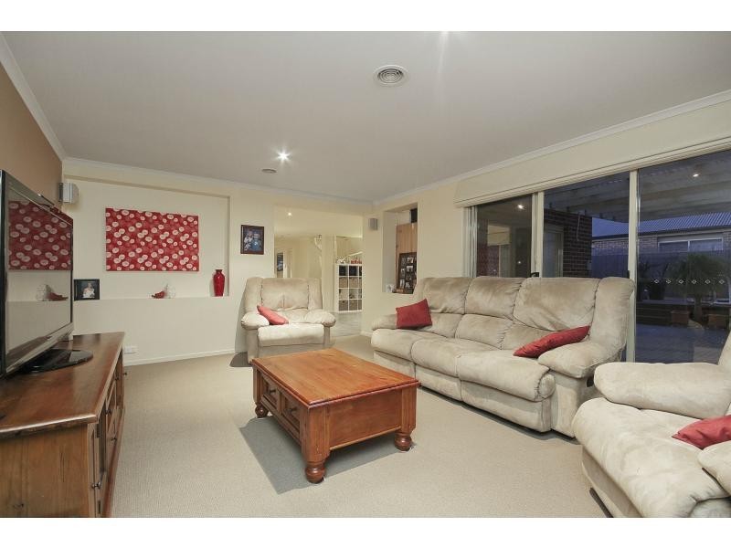 2 Riley Court, Pakenham VIC 3810