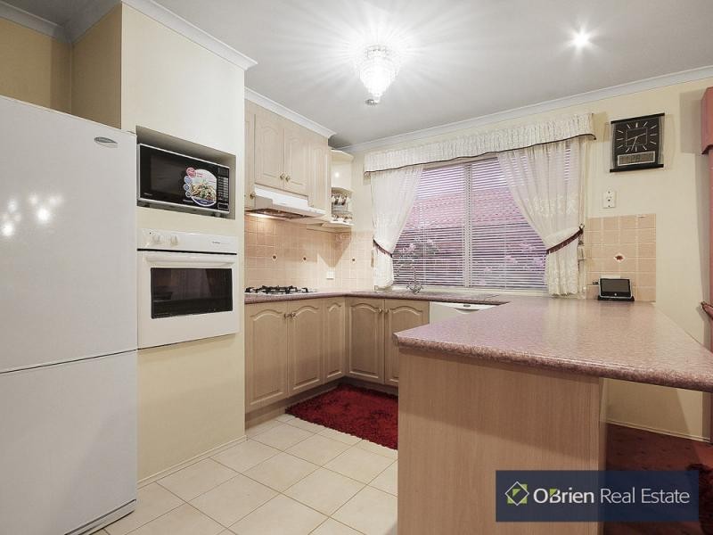 29 Central Parkway, Cranbourne West VIC 3977