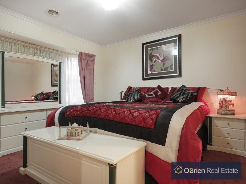 29 Central Parkway, Cranbourne West VIC 3977