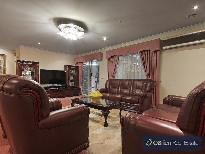 29 Central Parkway, Cranbourne West VIC 3977