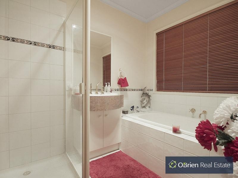 29 Central Parkway, Cranbourne West VIC 3977