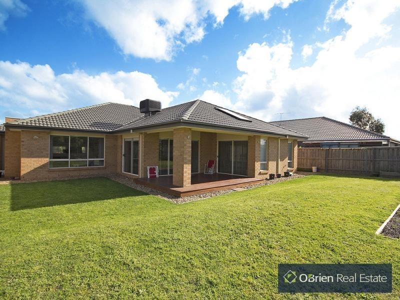 8 Grand Manor Drive, Berwick VIC 3806