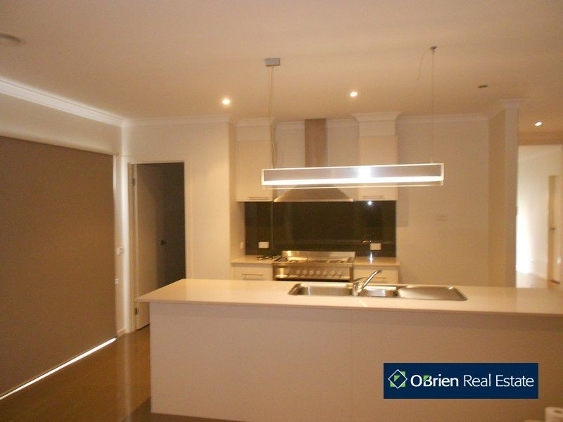 4 Willowdale Drive, Cranbourne North VIC 3977