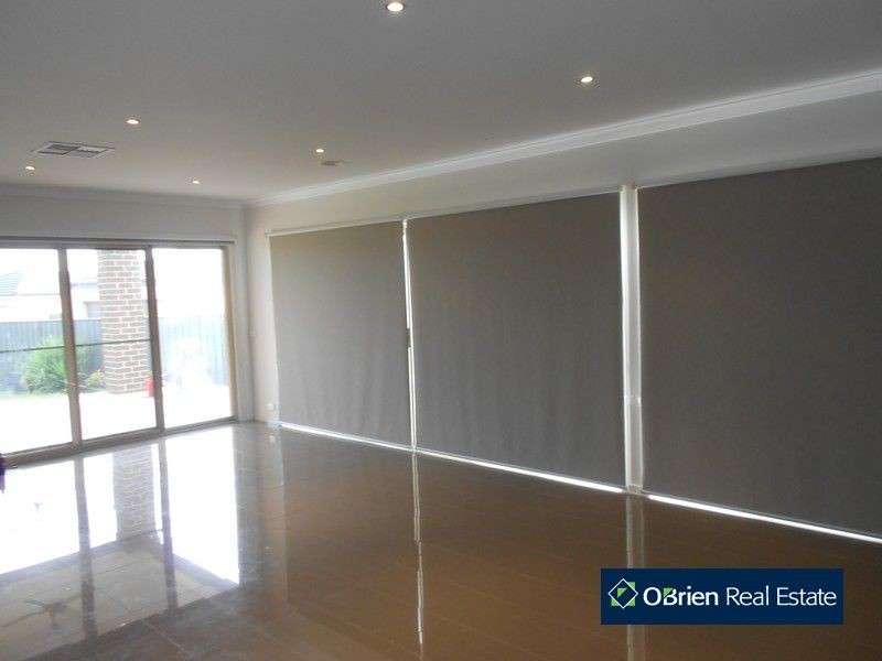 4 Willowdale Drive, Cranbourne North VIC 3977