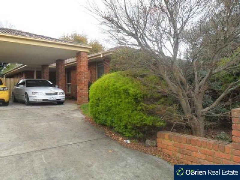 8 Tottington Rise, Berwick VIC 3806