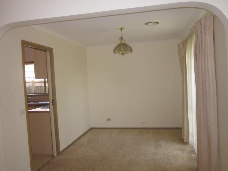 8 Tottington Rise, Berwick VIC 3806