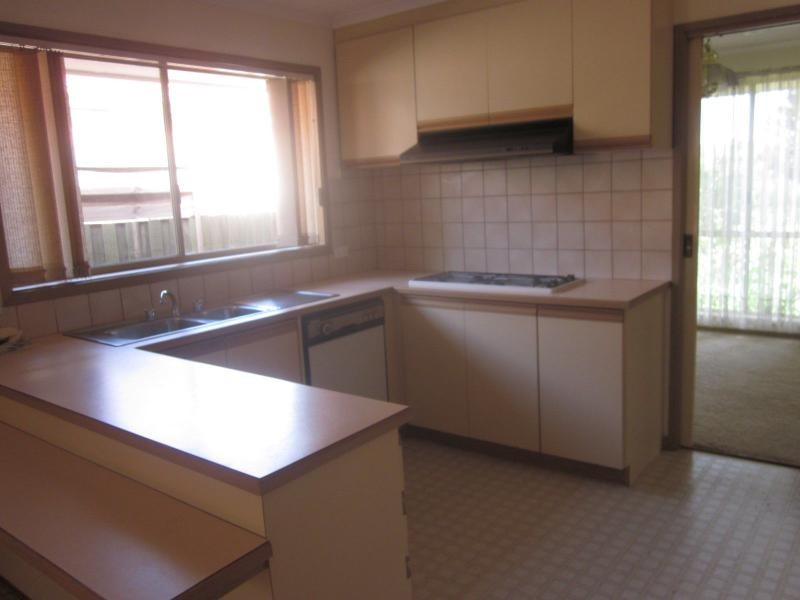 8 Tottington Rise, Berwick VIC 3806