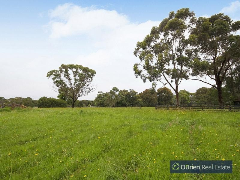 220 Smiths Lane, Cranbourne South VIC 3977