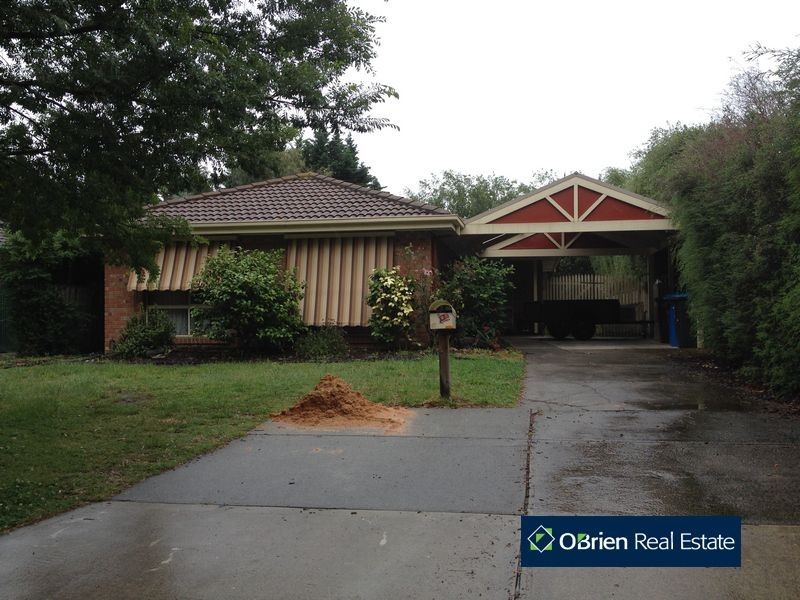 8 Magdalena Place, Berwick VIC 3806