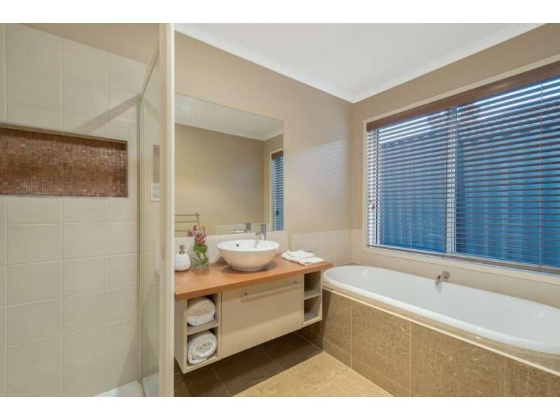 4 Huron Parkway, Pakenham VIC 3810