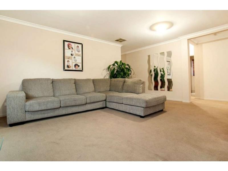 92 Sandarra Boulevard, Sandhurst VIC 3977