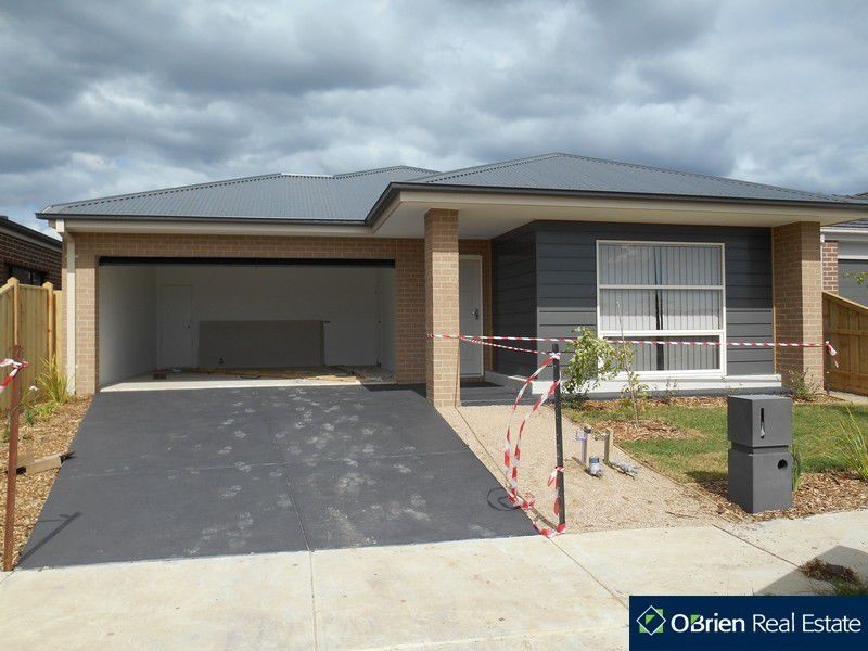 85 BROCKER Street, Clyde North VIC 3978