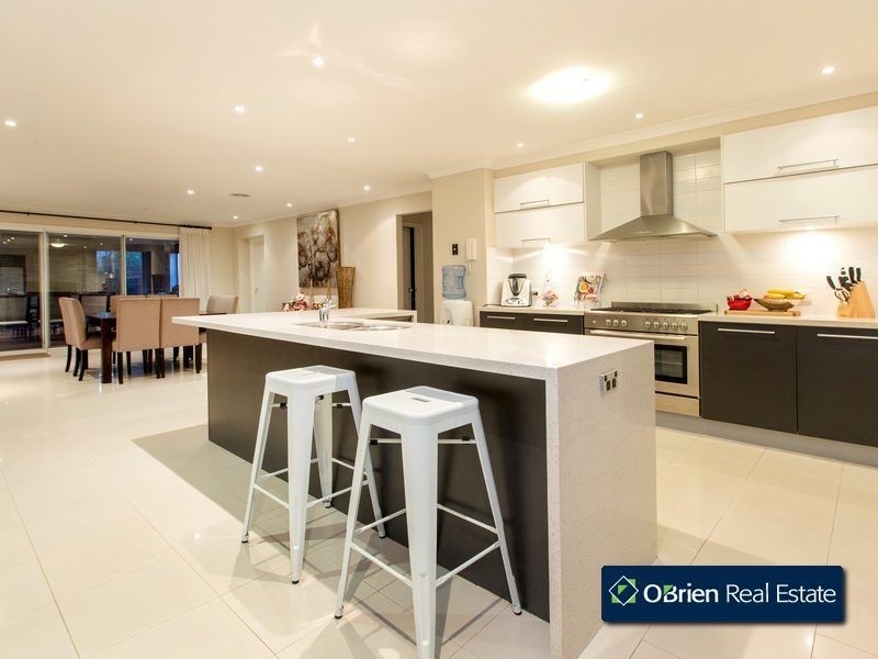 7 Don Collins Way, Berwick VIC 3806