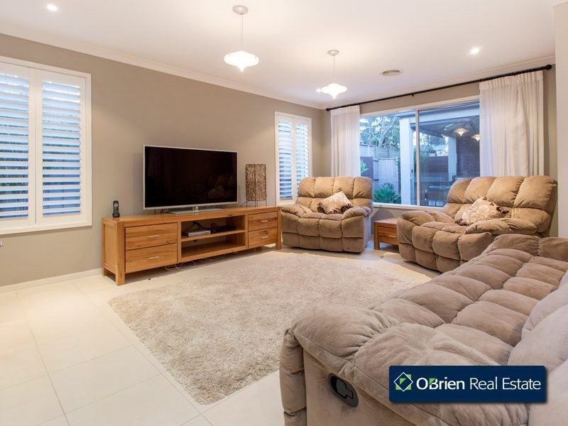7 Don Collins Way, Berwick VIC 3806