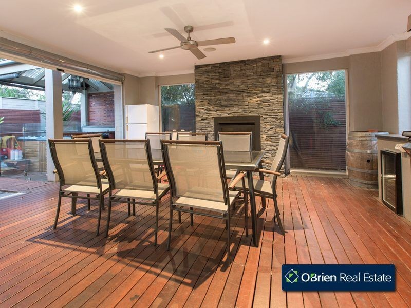 7 Don Collins Way, Berwick VIC 3806