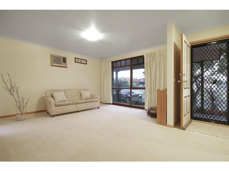 13 Hamilton Drive, Cranbourne North VIC 3977