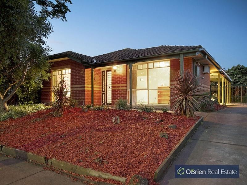 13 Hamilton Drive, Cranbourne North VIC 3977