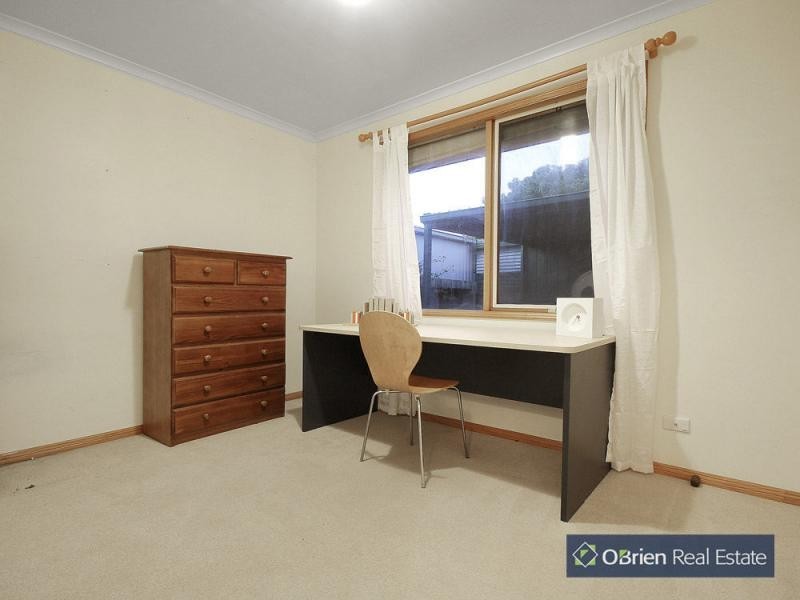 13 Hamilton Drive, Cranbourne North VIC 3977