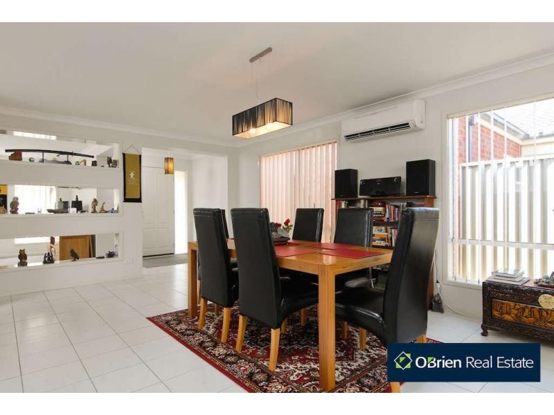 3 Maddock Drive, Cranbourne East VIC 3977